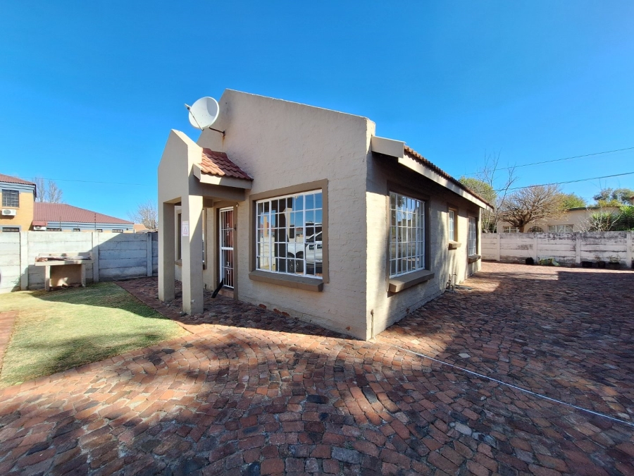 2 Bedroom Property for Sale in Potchefstroom North West